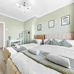 2 Bed Apartment Sleeps 7 Comfort Style Combined